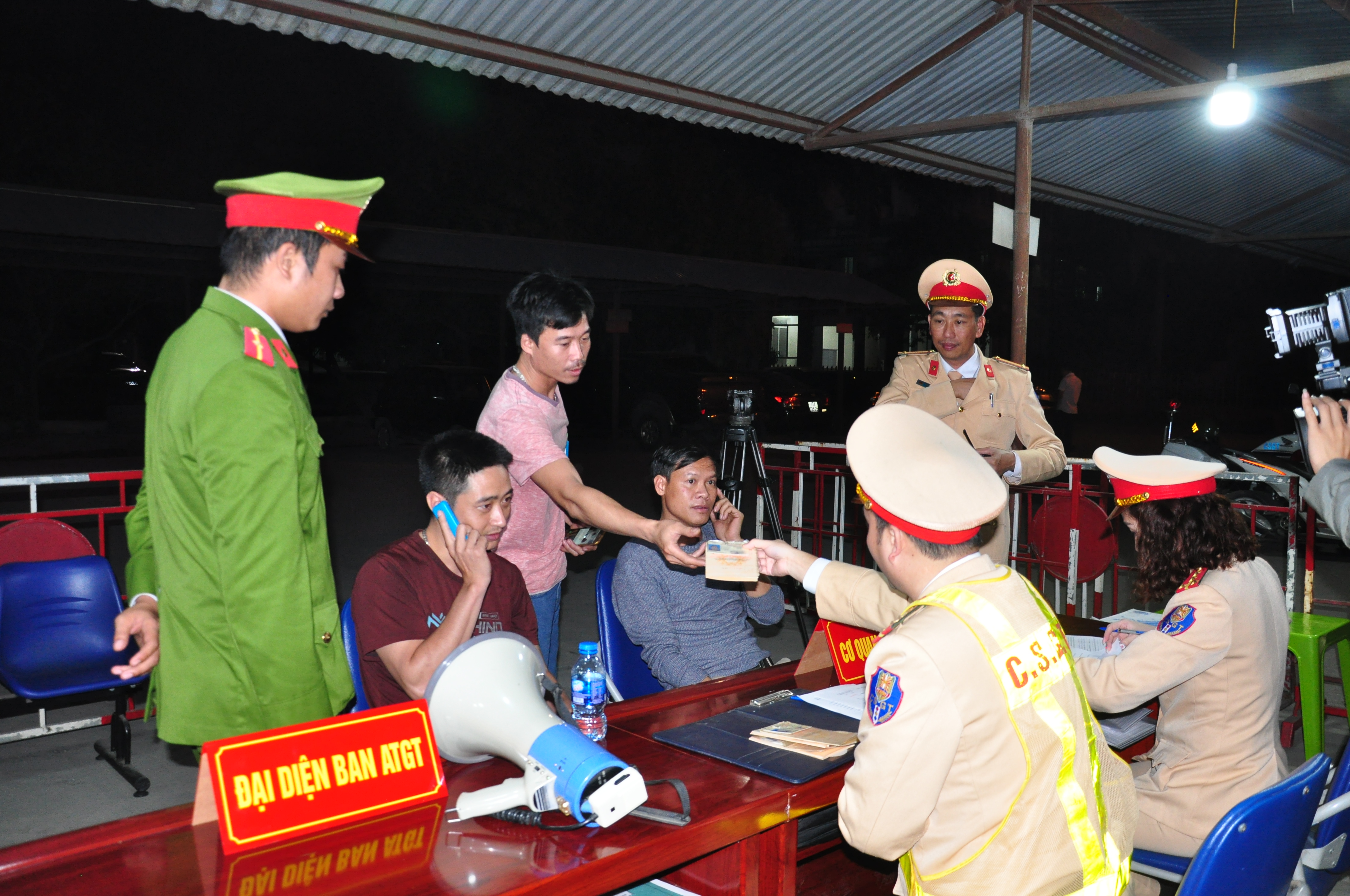 Xử lý nghiêm xe ô tô đầu kéo vi phạm trật tự an toàn giao thông